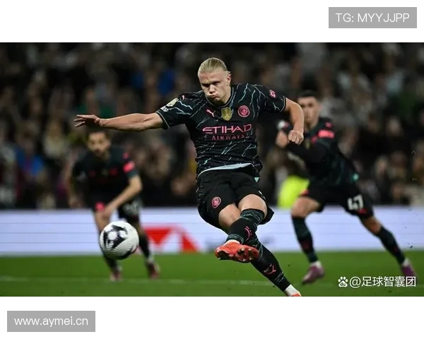 哈兰德是“吃饼”前锋还是现代中锋典范:战术角色与进球效率分析 哈兰德是“吃饼”前锋还是现代中锋典范:战术角色与进球效率分析