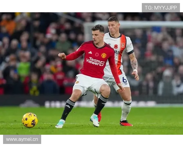 曼联高位压迫战术与防线暴露问题，对赛季稳定性形成制约