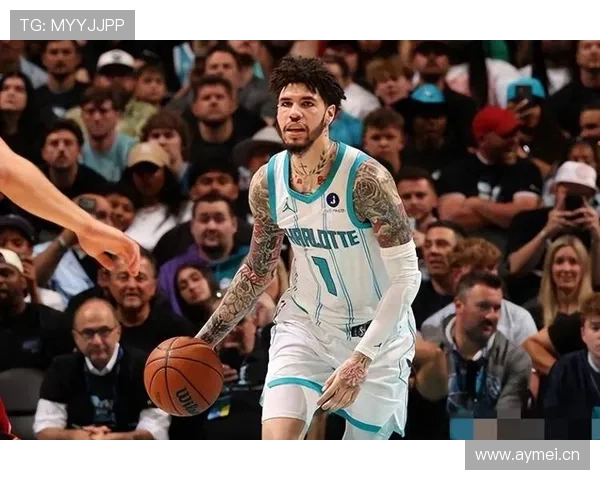 拉梅洛·鲍尔突破创造得分机会提升黄蜂关键时刻进攻效率